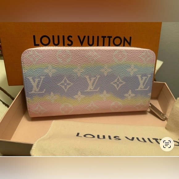 SOLD LOUIS VUITTON LV Escale Used Zippy Long Wallet Leather Pastel Pink - Picture 2 of 13